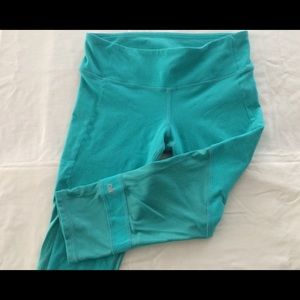 ALO Yoga Capri Leggings, M